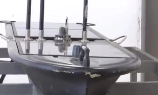 Một ngư dân ở Diêm Thành, tỉnh Giang Tô, đã bắt được một thiết bị trông giống như một chiếc thuyền với chiều dài khoảng 3 mét