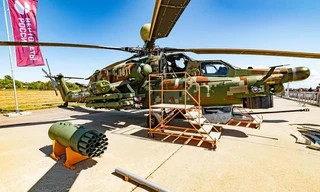 Xem 'Đại bàng vàng' M-28NE của không quân Nga thị uy sức mạnh