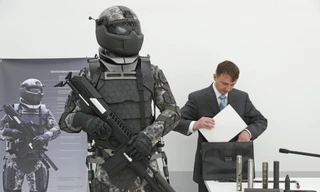 Hình ảnh một bộ áo giáp cá nhân của quân đội Nga trong tương lai