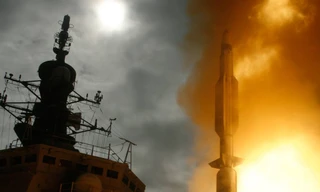 Việc trang bị vũ khí tốn kém, thường bị trì hoãn là một phần cái giá mà Tokyo phải trả cho liên minh với Mỹ.