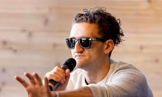 YouTuber Casey Neistat “quẹt” xe một ai đó và sự đáp trả không ngờ của người chủ xế hộp