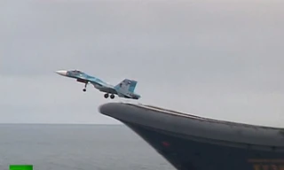 Không quân Nga thao diễn kỹ năng cất - hạ cánh tàu sân bay
