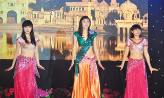 Ngắm Hoa khôi ĐH Nông nghiệp múa bollywood quyến rũ