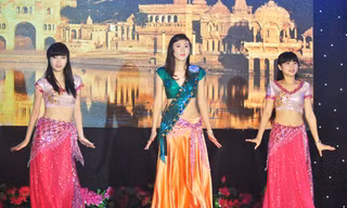 Ngắm Hoa khôi ĐH Nông nghiệp múa bollywood quyến rũ