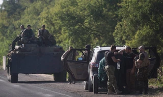 Binh lính Ukraine tuần tra biên giới.