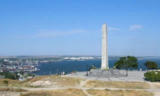 Đóng cửa eo biển Kerch, Ukraine khó tránh xung đột với Nga?