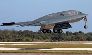 Máy bay ném bom B-2 Spirit trở lại bầu trời