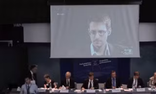 ‘Kẻ lộ mật’ Snowden có thể xin nhập quốc tịch Nga