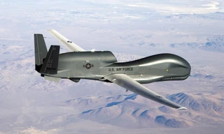 Máy bay không người lái RQ-4 Global Hawk.
