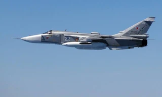 Cận cảnh cường kích Su-24 công phá mục tiêu