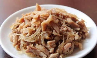  Vũ cho biết do có bí quyết riêng nên bì heo do chàng trai này tự làm không nặng mùi.