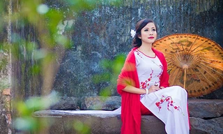 Nhan sắc 10 nữ sinh xinh đẹp nhất trường Báo trong tà áo dài