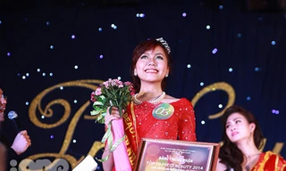 Hoa khôi trường Báo mê học triết