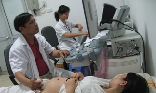 Siêu âm để theo dõi diễn biến thai nhi và sản phụ Ảnh: Thái Hà