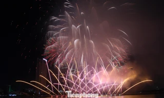 Mãn nhãn những màn trình diễn pháo hoa trên sông Hàn