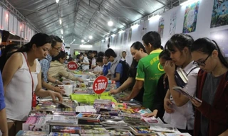 Độc đáo phiên chợ 'sách cân' đầu tiên ở Đà Nẵng