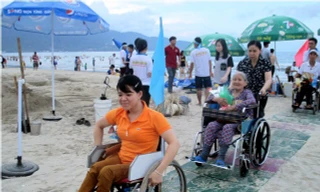 Đà Nẵng mở thêm 24 lối xuống biển cho người khuyết tật