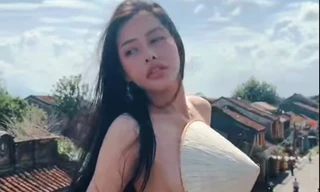 Sở VHTT&DL tỉnh Quảng Nam họp khẩn vụ cô gái để ngực trần quay clip ở Hội An