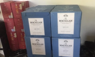 Các loại rượu ngoại không có giấy tờ hợp pháp đang trên đường vào các tỉnh phía Nam bị bắt giữ. 