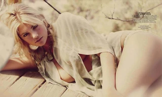 "Biểu tượng sex" Kate Upton gây bão màn ảnh Việt