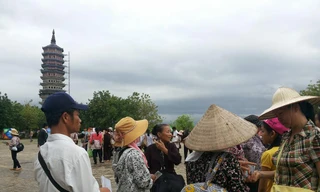 Quán cóc, cái bang... “bủa vây” chùa Bái Đính