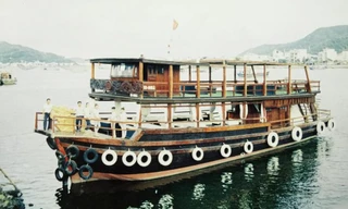 Tàu KH 0449 của Công ty TNHH Đầu tư và Du lịch Làng Cá