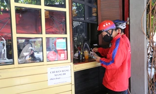 Thành phố ra thông báo tạm dừng giao hàng, bán hàng online 'không kịp trở tay'