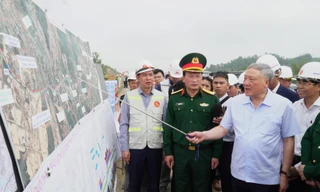 Phó Thủ tướng Nguyễn Hòa Bình thị sát cao tốc Hòa Liên - Túy Loan 