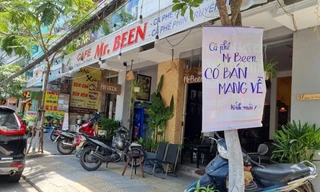 Hàng quán Đà Nẵng 'dọn sạch bách' bàn ghế, treo biển chỉ bán mang về