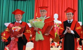 Trao bằng cho tân thạc sĩ, tiến sĩ người Lào và Hàn Quốc