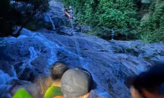 Leo thác chụp ảnh, nam du khách Canada gốc Việt ngã tử vong