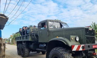 Quân đội vào hiện trường tìm kiếm, thu nhặt mảnh vỡ máy bay Su-22