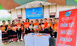 Tập huấn bình đẳng giới, ứng phó với bạo lực cho phụ nữ Cơ Tu