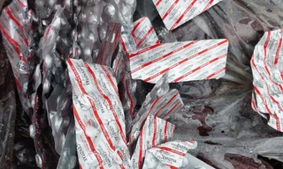 Đà Nẵng: Lô thuốc tân dược vứt bỏ bên đường của ai?