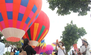 Phố đi bộ dài hơn một km ven sông Hàn có gì?