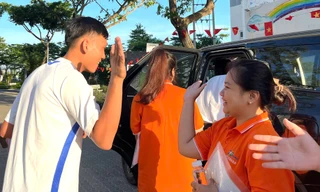 Đại gia đình đưa 21 sĩ tử đặc biệt ở Đà Nẵng đi thi