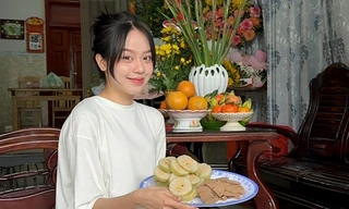 Hoa hậu Thanh Thủy bên gia đình trong ngày 29 Tết 