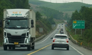 Ngày cuối nghỉ Tết, ô tô rồng rắn trên cao tốc từ Quảng Trị vào Đà Nẵng