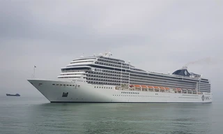 ‘Siêu tàu’ du lịch chở 2.400 khách châu Âu tới Đà Nẵng