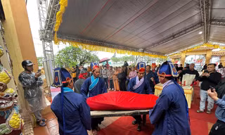 Đang làm lễ hội cầu ngư, ngư dân Đà Nẵng phát hiện 'Ông Chun' dạt vào bờ