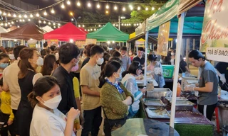 Chợ đêm lớn nhất Đà Nẵng nhộn nhịp sáng đèn, hàng quán kín bàn