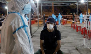 5 người Quảng Ngãi buôn bán ở cảng cá dương tính, Đà Nẵng lấy mẫu đột xuất trong đêm