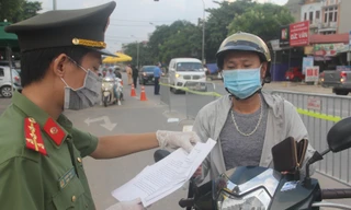 'Cấp giấy đi đường ở Hà Nội vội vàng, ít hàm lượng công nghệ'