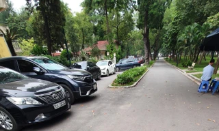 Bất thường các bãi trông xe không vé, 'né' doanh thu trong công viên Thống Nhất