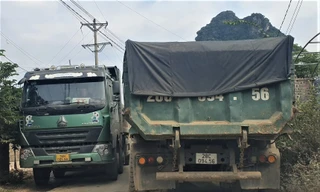 'Binh đoàn' xe hổ vồ rầm rập trên đường làng