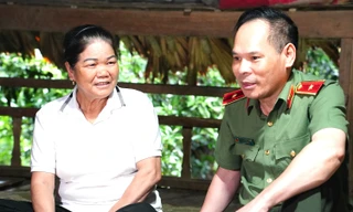 Bộ Công an xóa nhà tạm cho người nghèo