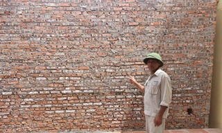 Chủ tịch huyện chỉ đạo xử lý vụ xây tường bao đình làng chắn lối đi của người dân