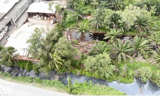 Cận cảnh lò nấu chì từ ắc quy thải loại độc hại