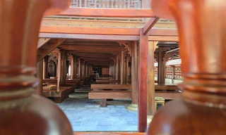 Choáng ngợp trước ngôi nhà sàn gỗ lim nguyên khối hơn 900 năm tuổi giữa thành phố Điện Biên Phủ