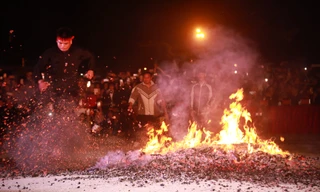 Xem hội nhảy lửa, du xuân trên cao nguyên Bắc Hà 